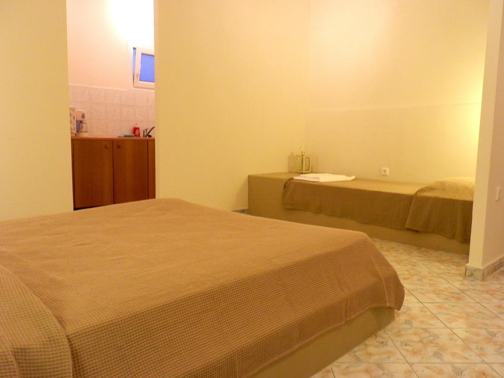 Parasporos Village Adamantas Room photo