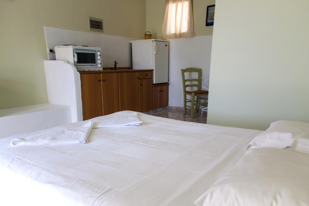 Parasporos Village Adamantas Room photo