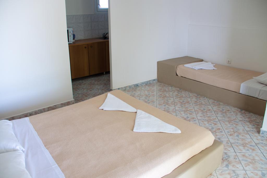 Parasporos Village Adamantas Room photo